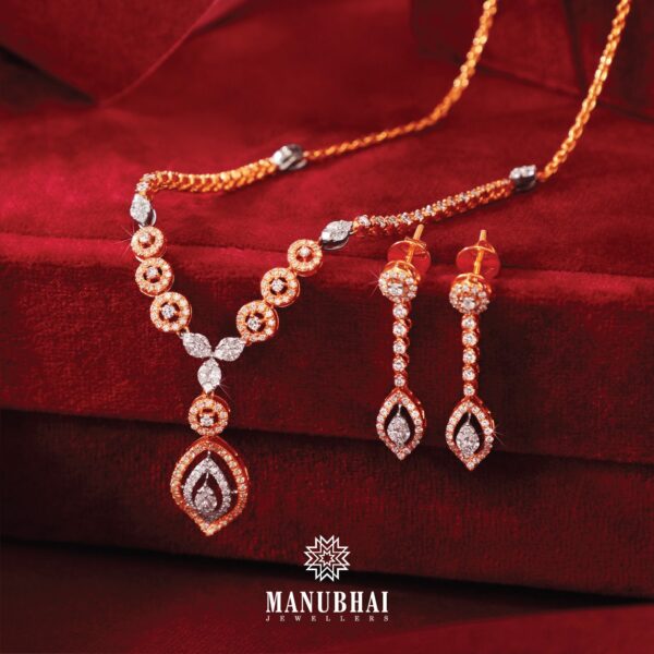 Diamond necklace set