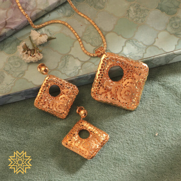 Manubhai Real Diamond PENDANT SET