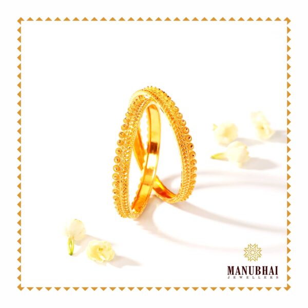 Gold bangle