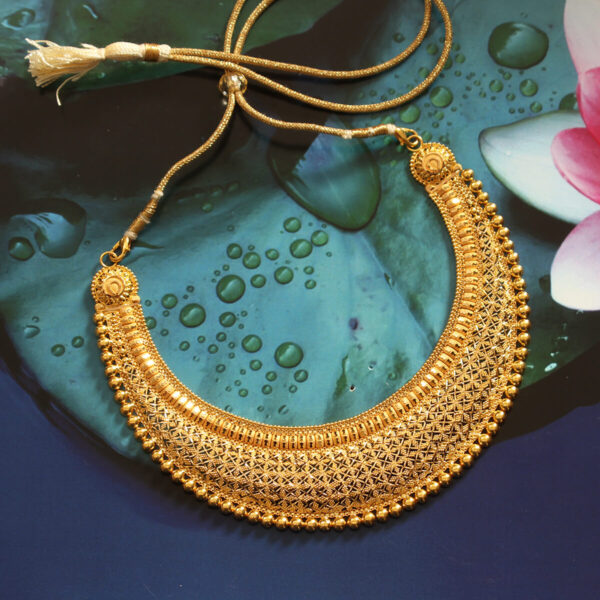 Traditional Net Patterned Design Gold Choker Necklace Set