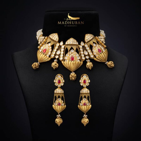 Antique necklace set