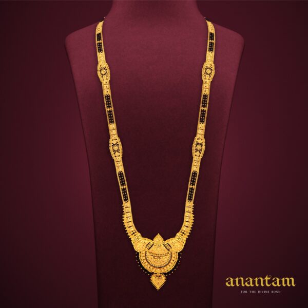 Detailed Gold Traditional Mangalsutra