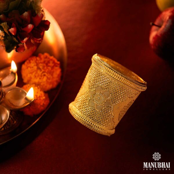 Gold bangle