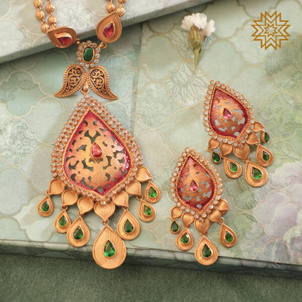 Antique necklace set