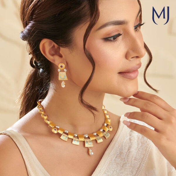 Light weight gold necklace set