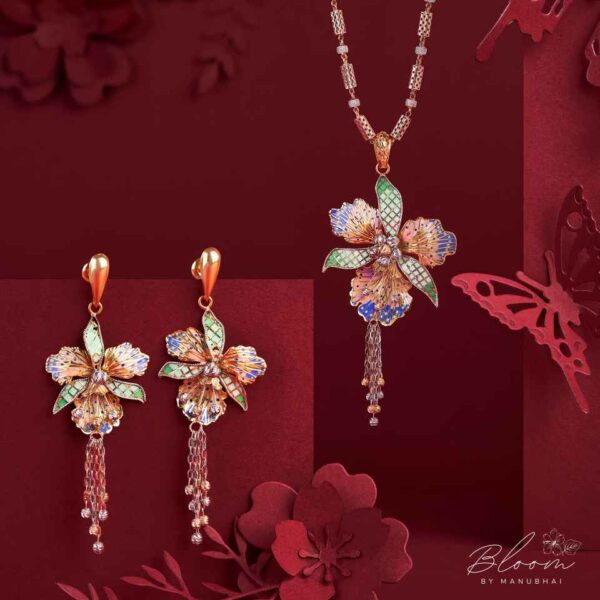 Light weight gold pendant set