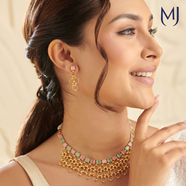 Light weight gold necklace set