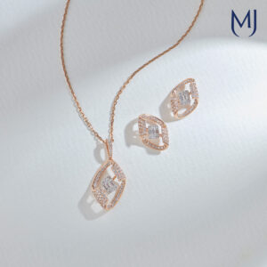Diamond pendant set