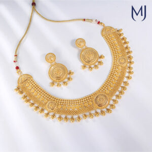 Gold necklace set