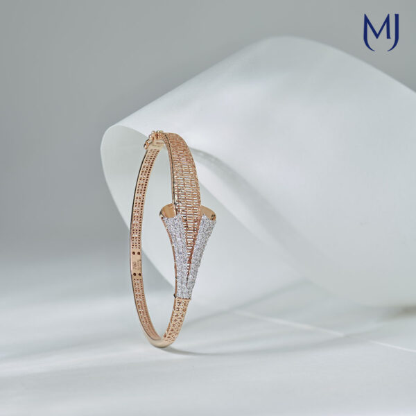 Light weight gold bracelet