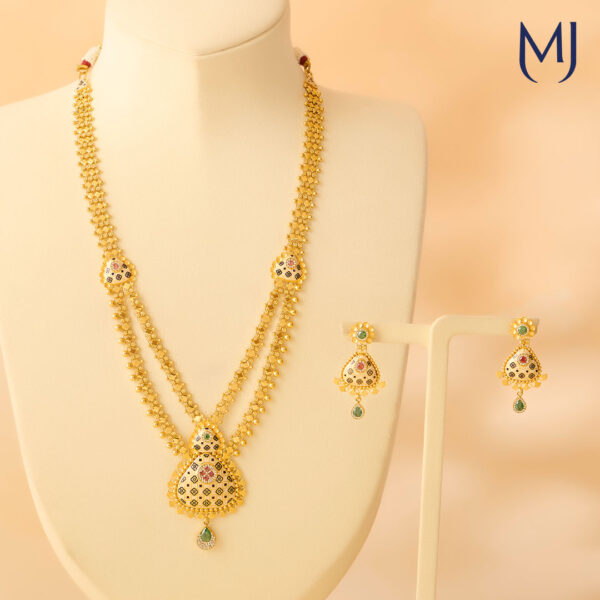 Gold necklace set