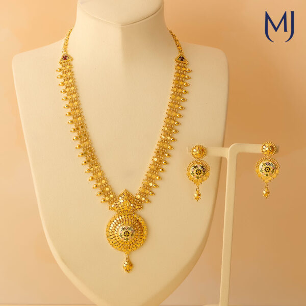 Gold necklace set