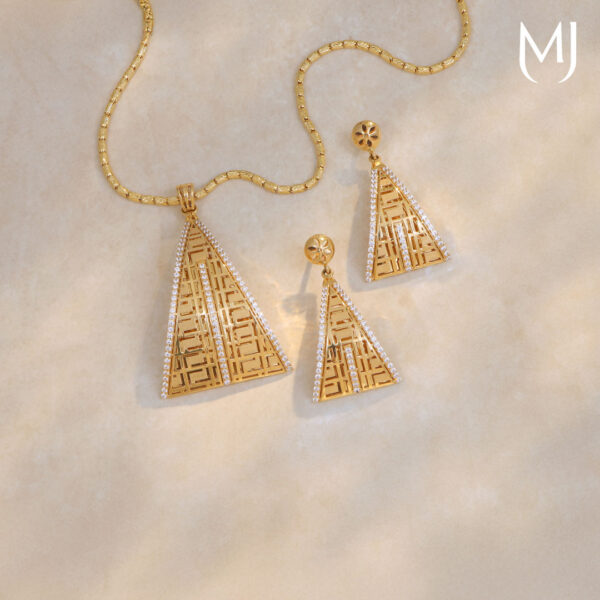 Gold pendant set