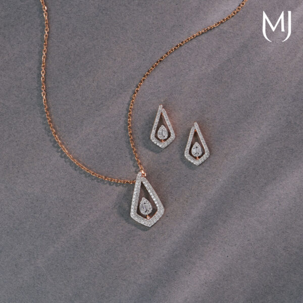 Real diamond pendant set