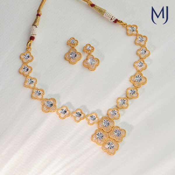 Light weight gold necklace set