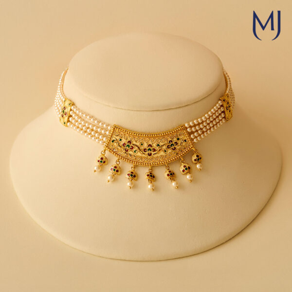 Gold necklace set