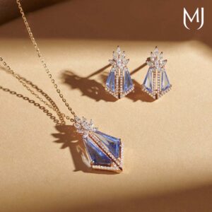 Real diamond pendant set