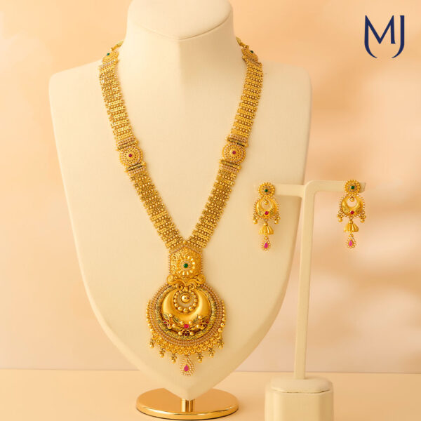 Gold necklace set