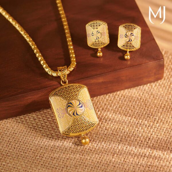 Light weight gold pendant set
