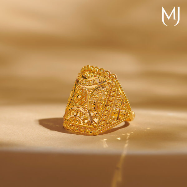 Light weight gold ring