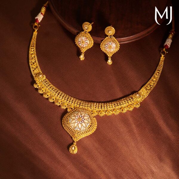 Light weight gold necklace set