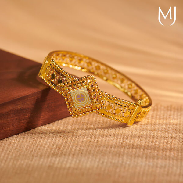 Light weight gold bangle