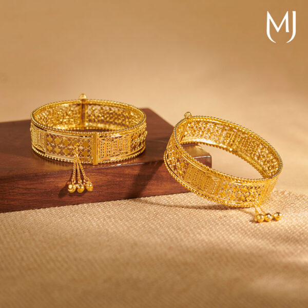 Gold bangle