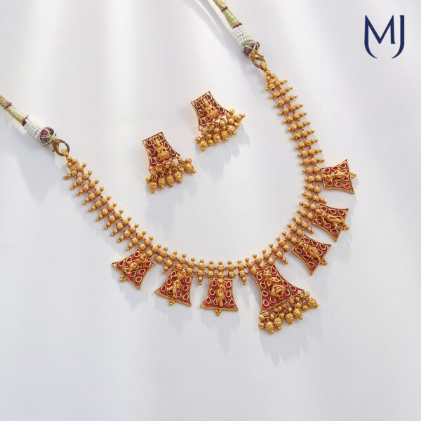Gold necklace set
