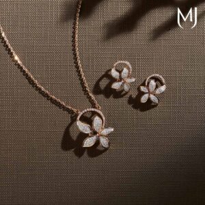 Light weight diamond pendant set