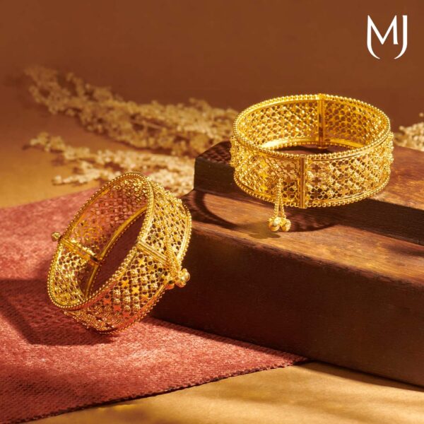 Gold bangle