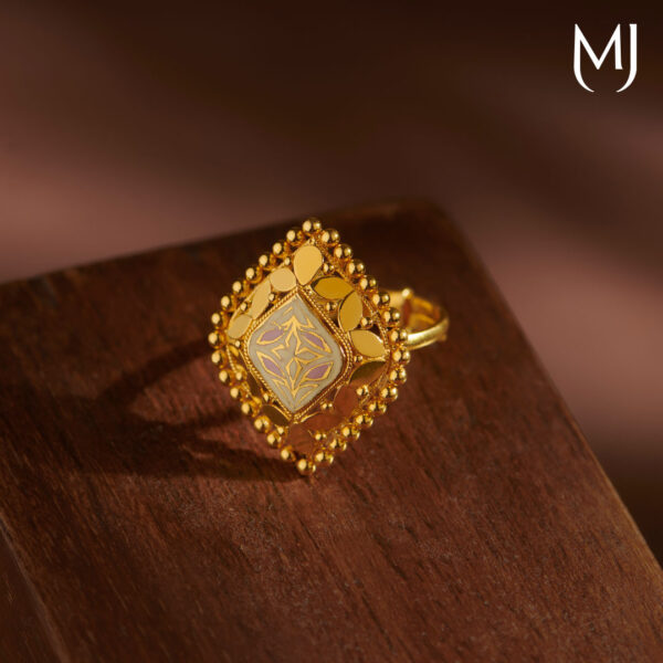 Light weight gold ring