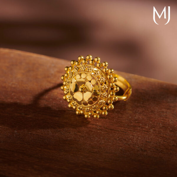 Light weight gold ring