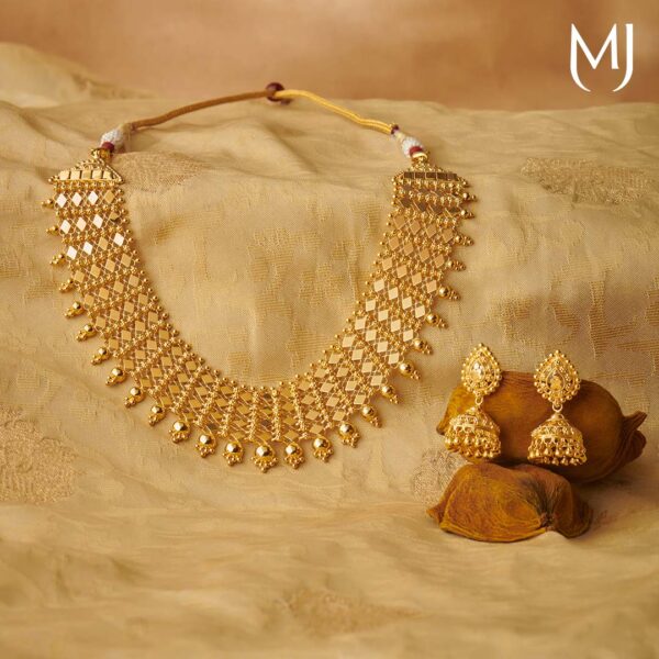 Gold necklace set