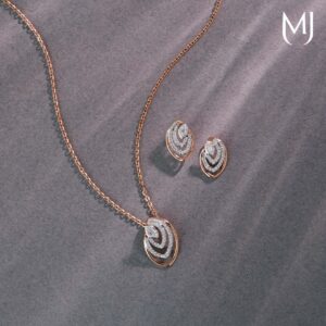 Light weight diamond pendant set