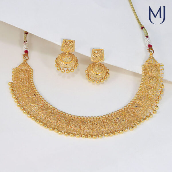 Gold necklace set