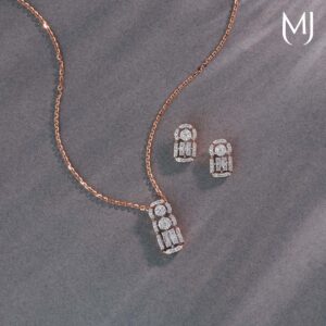 Light weight diamond pendant set