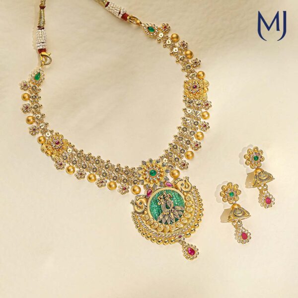 Light weight gold necklace set