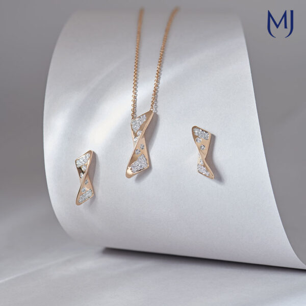Real diamond pendant set