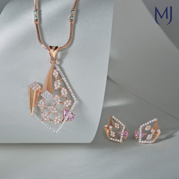 Gold pendant set