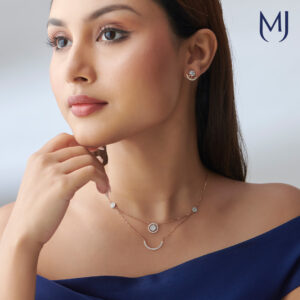 Light weight diamond pendant set