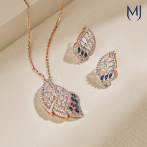 Light weight diamond pendant set