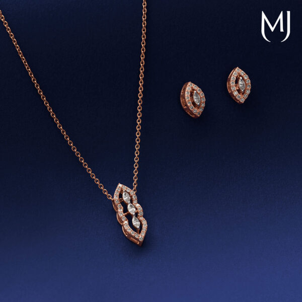 Real diamond pendant set