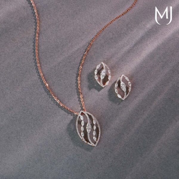 Real diamond pendant set