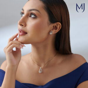 Light weight diamond pendant set