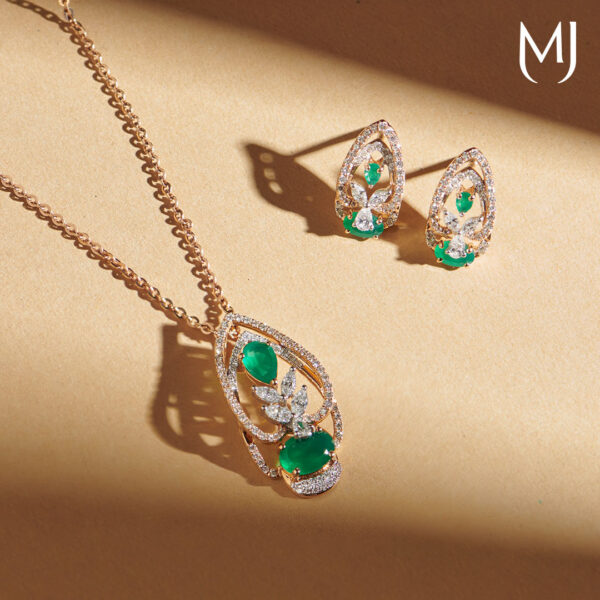 Real diamond pendant set