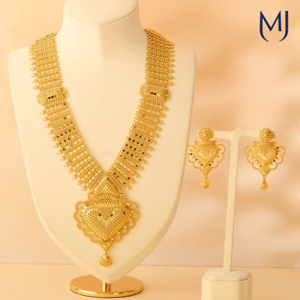Gold necklace set