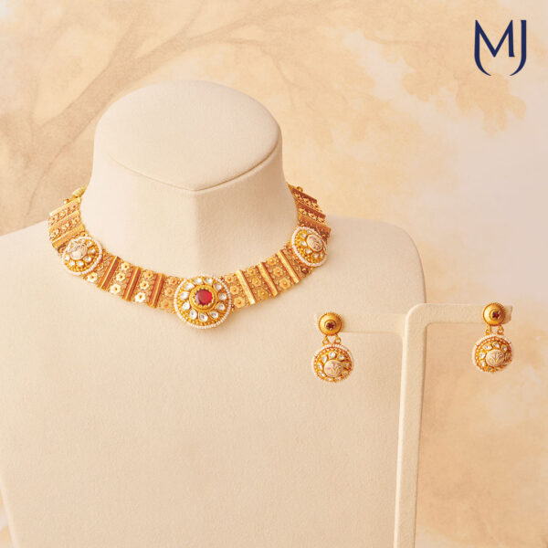 Gold necklace set