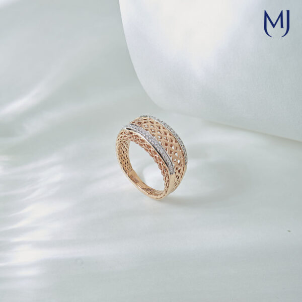 Light weight gold ring