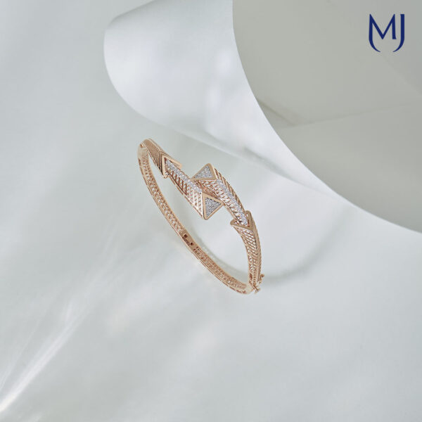 Light weight gold bracelet