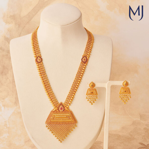 Gold necklace set
